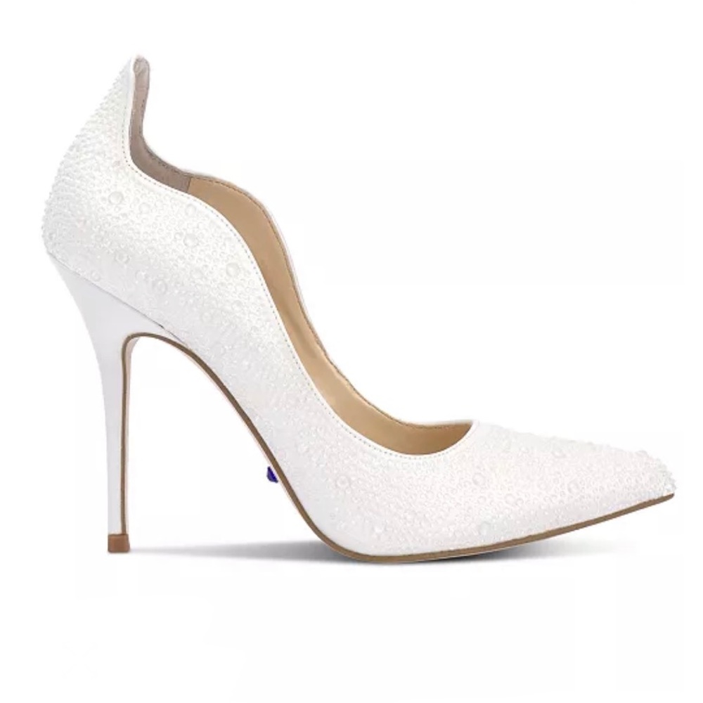 Jessica Simpson White Stiletto Heels with Pointed Toe